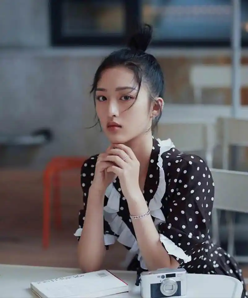 邓恩熙,2005年4月18日出生于重庆市,中国内地女演员.