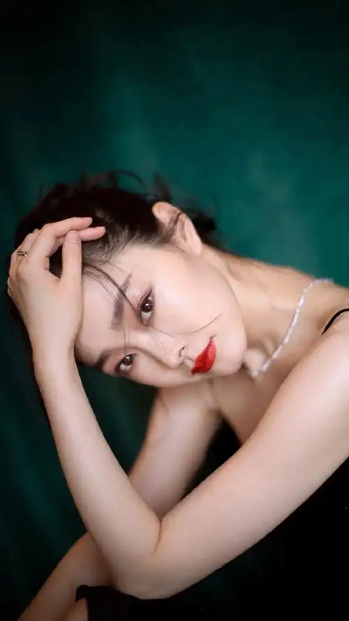 宋轶吊带黑裙性感写真手机壁纸