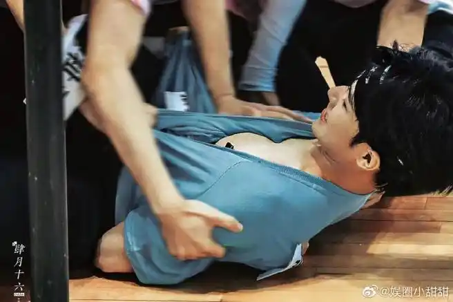 张真源腹肌##张真源马甲线