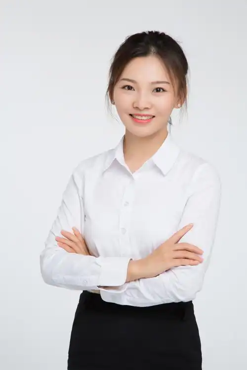 纯色背景 造型 服装 1套/人 化妆 1套/人 服装说明 提供男士正装/女士