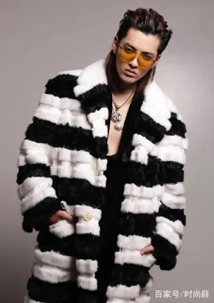 吴亦凡成时尚红毯灾难,胡子拉碴颜值辣眼睛,网友:这时尚看不懂