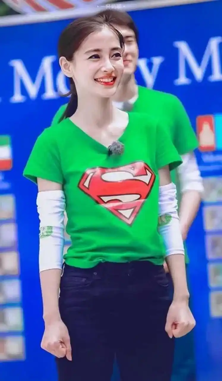 十年的变化大家都在慢慢成长,杨颖在奔跑吧兄弟第一季的时候真的很