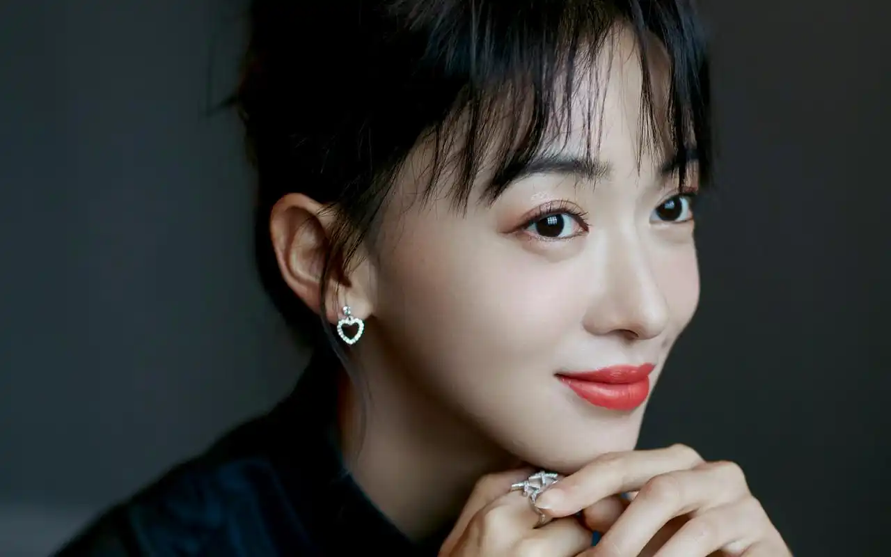 吴谨言性感时尚写真桌面壁纸