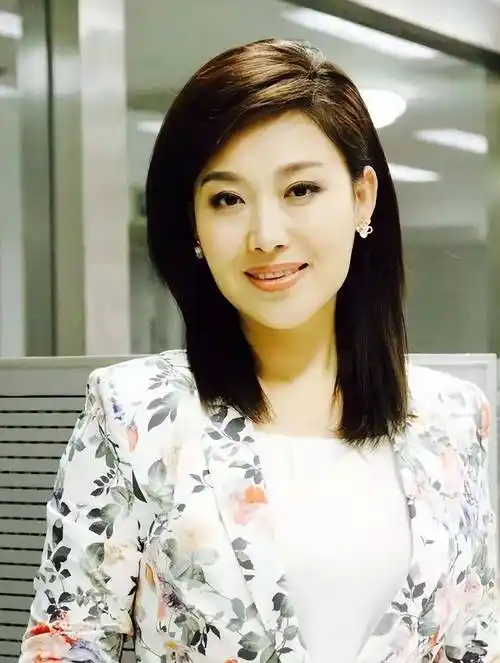 这样的主持人亲切和蔼,难怪这么多年了,观众一直都还喜欢郑丽主持的每