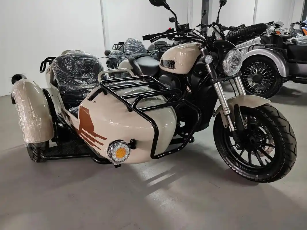 钱江qj闪300边三轮摩托车到店