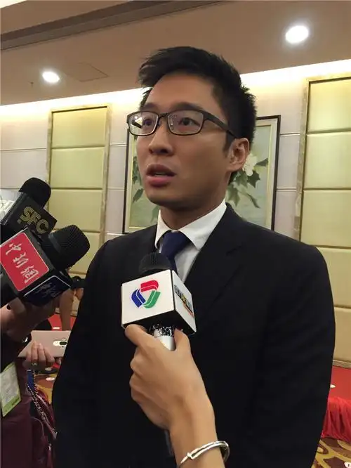 霍启山表示,希望多了解江门发展情况. 陶然 摄