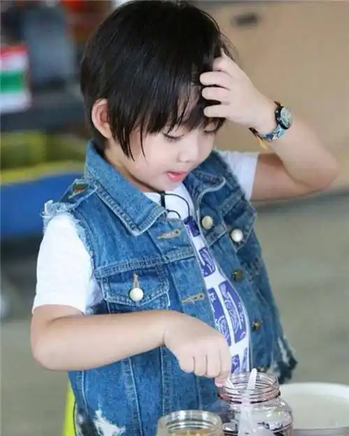 林志颖儿子kimi11岁生日,终于罕见露脸,和双胞胎弟弟超像_陈若仪_照片