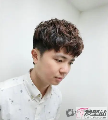 男士短发小卷烫发发型 慵懒卷发一秒变帅气欧巴
