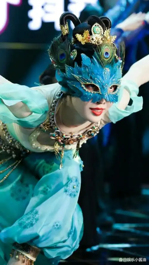 女星敦煌飞天造型,宣璐化身异域女神,杨超越无神,她一眼万年