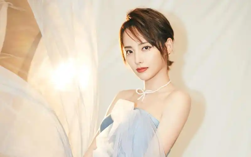 张嘉倪性感优雅写真桌面壁纸