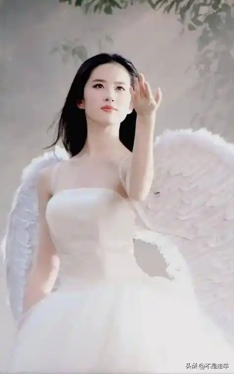 35岁刘亦菲与36岁杨幂"相爱相杀",星光大赏舞台两人互不留情面_因为