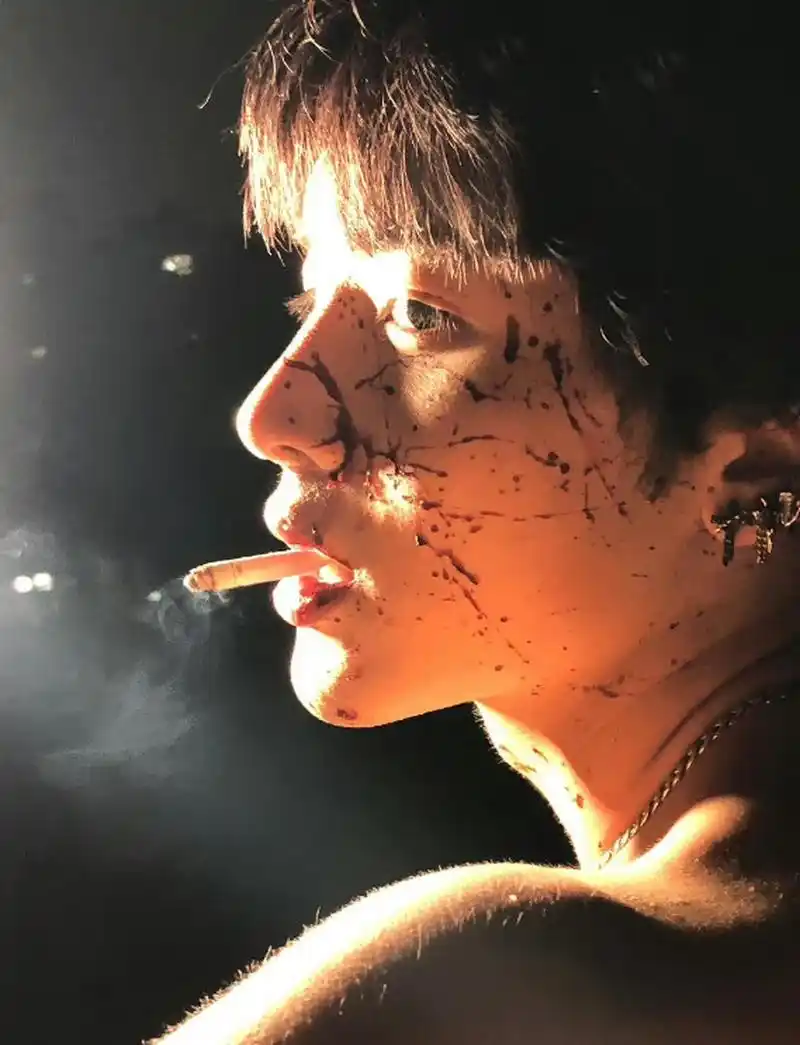 救命,抽烟都那么帅