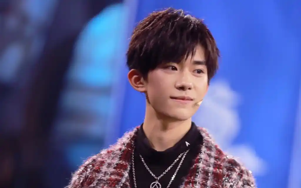 帅气的街舞少年易烊千玺