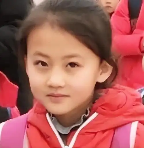 回顾:宁夏一笑成名拒百万签约的小女孩,现在成了这样