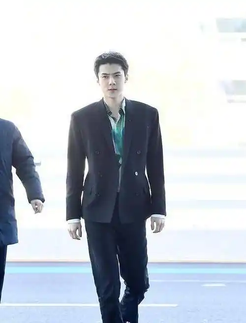 吴世勋现身活动,近照胖成国字脸,exo第一美男就此下神坛?