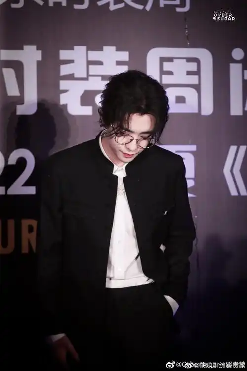 邓孝慈眼镜半永久吧