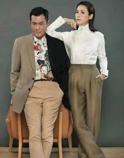 古天乐宣萱再度同框,俩人同穿休闲装举止亲密,郎才女貌太般配了