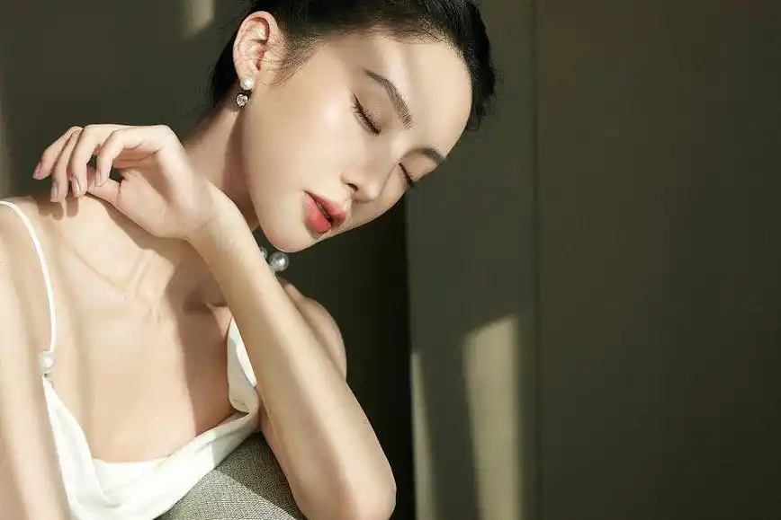 金晨的审美困境 金晨,杨紫,赵樱子等明星在外貌与演技之间不断寻找