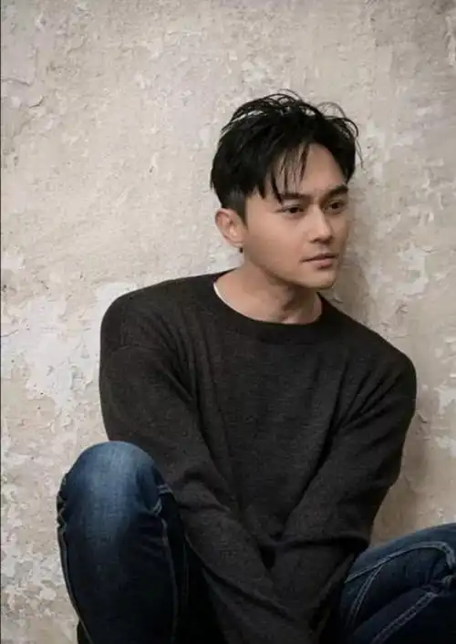 大家援助张家界#张智霖发博晒出自己和老婆袁咏仪去张家界游玩的照片