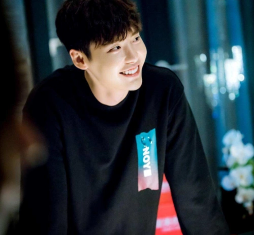 李钟硕有理想型男友的外表纯良无害的微笑有没有戳中你的心