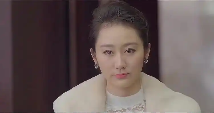 黄大妮:这是在密谋着啥坏事呢?牛顿打电话被张玲玲听到