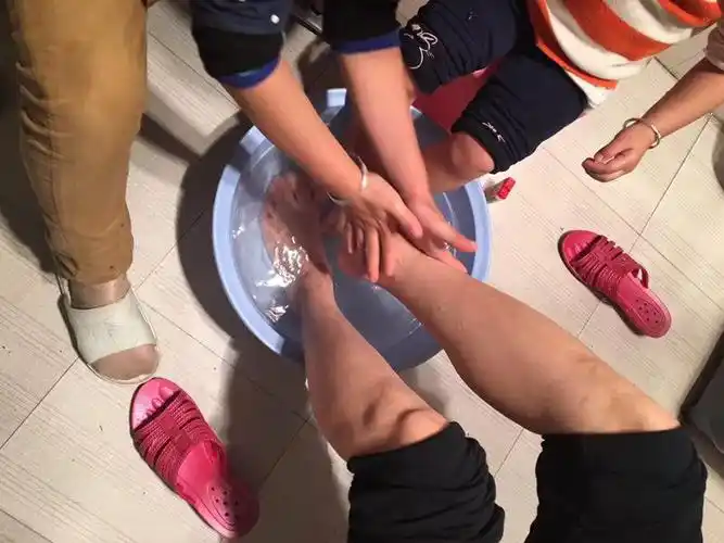 给妈妈洗脚篇