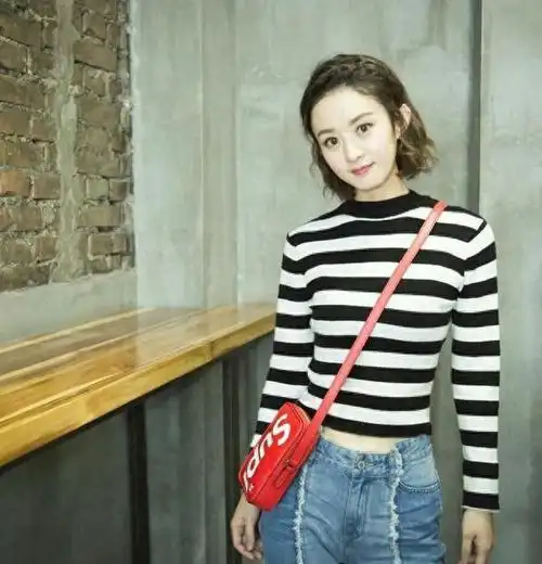 赵丽颖的早秋造型太成功休闲外套配连帽卫衣松松搭配真时髦