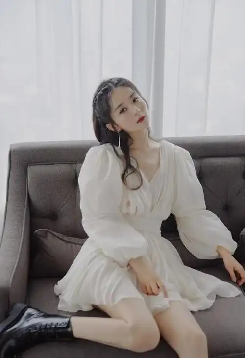 赵丽颖美貌在线鲨人穿泡泡袖纱裙美成仙女霸主编发少女感爆表