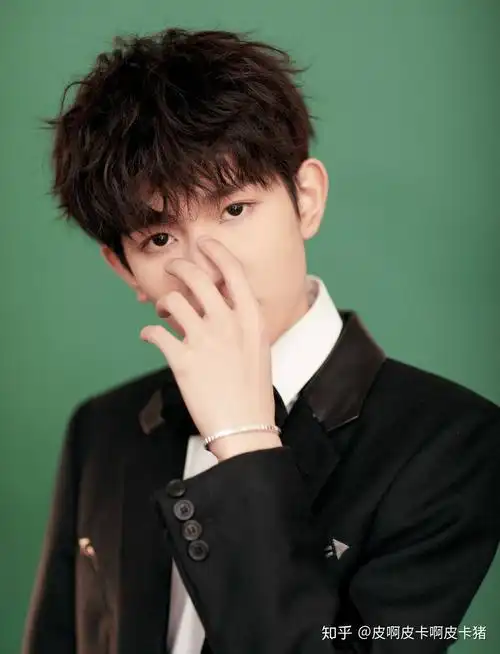 我想知道王源的这个发型叫什么名字有点好看唉