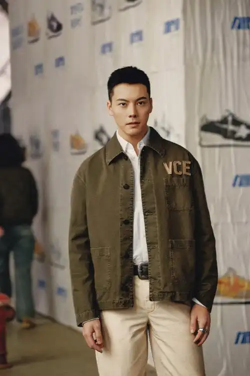 陈伟霆飞行夹克造型