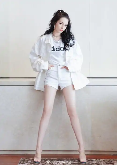 迪丽热巴美腿图集