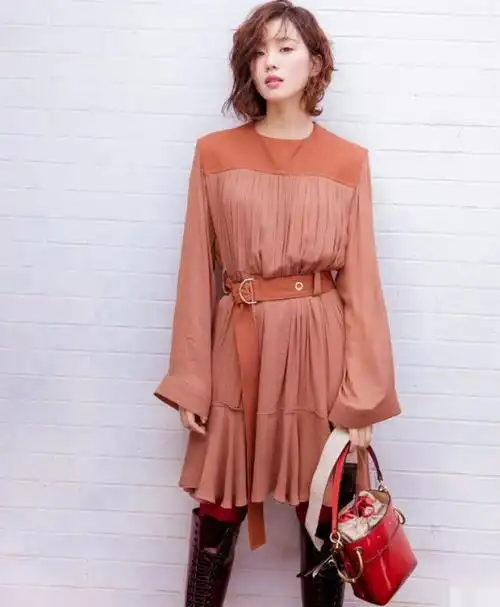 刘诗诗的长靴太抢眼啦这鞋穿起来可能要花一小时心疼女神