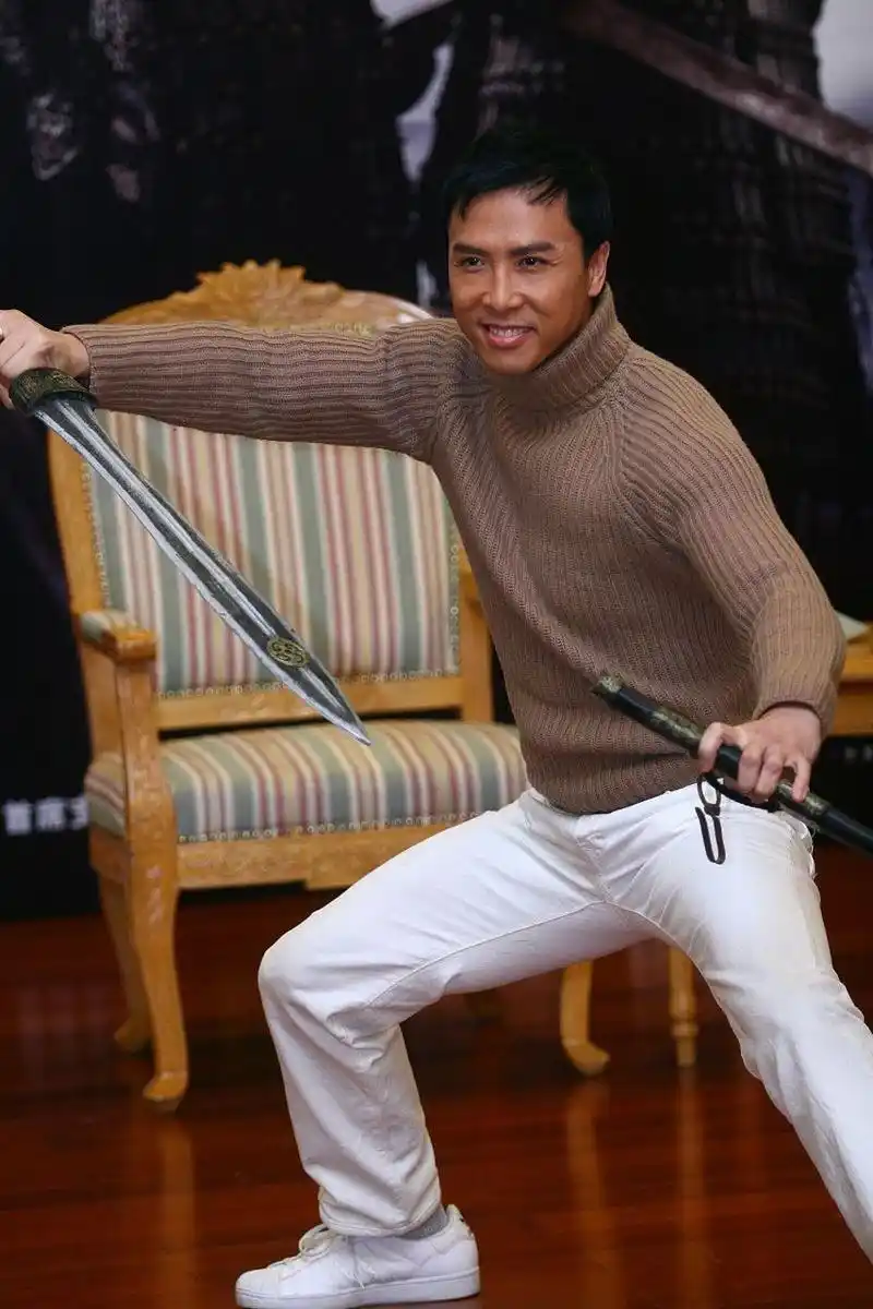 那年赵文卓公开喊话甄子丹:"我在北京有十套房,即便赔上自己的演艺