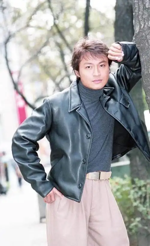 54岁马景涛近照曝光 琼瑶男神帅气依旧