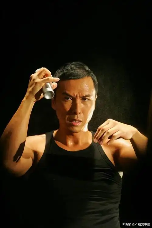 作为华语功夫巨星,甄子丹一直以来都在不断挑战自己的动作极限,为影迷