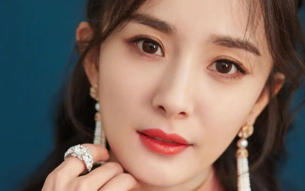 杨幂优雅性感图片桌面壁纸