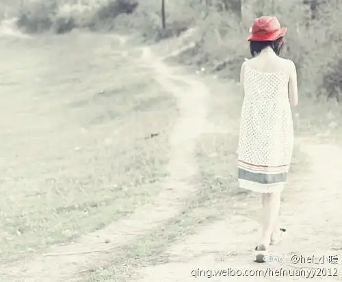 一个人独自旅行的女生唯美图片