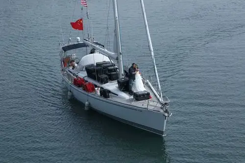 我们 驾着"北京号"帆船从上海关出海,走入大海的怀抱.