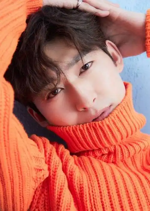 现在明星都喜欢用vlog的方式来记录他们的生活,在这其中,张翰可以算是