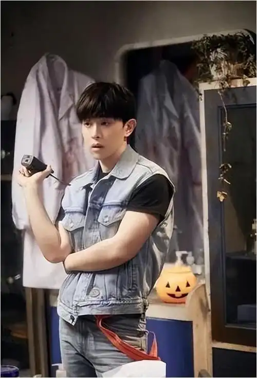 退网1年后再看邓伦如今的窘境真是可恨又可悲