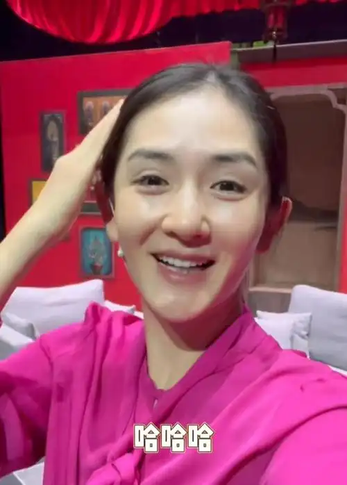 谢娜自拍彩排后台,自称将加盟新综艺,文章露脸暴瘦12斤