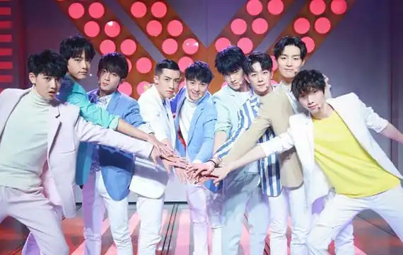 伍嘉成和肖战私下关系 两人都是x玖少年团成员