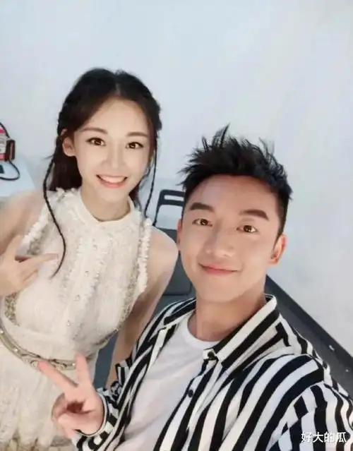 苗苗郑恺生下三胎,网友疑为郑恺抱不平,一个人养8口人