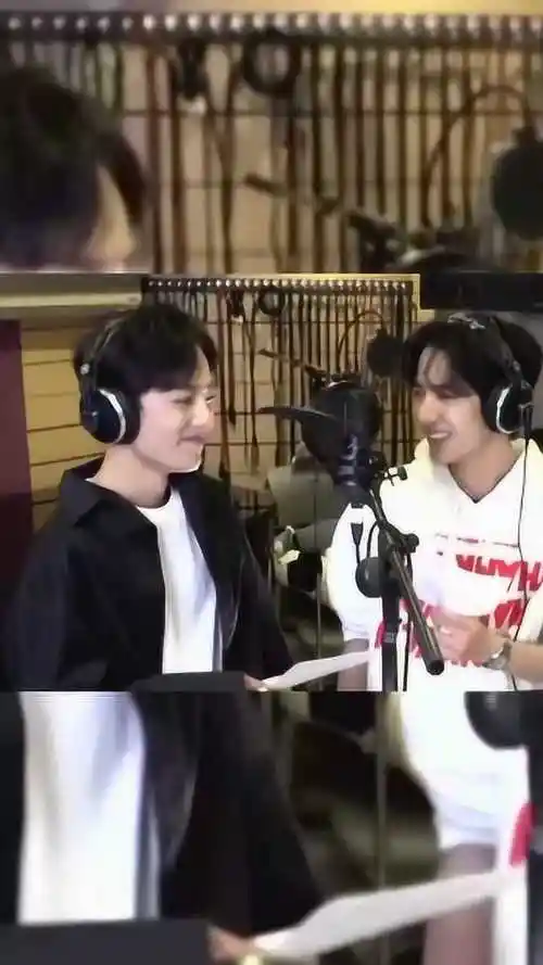 不就是唱歌吗肖战王一博在线牵手还笑的那么甜