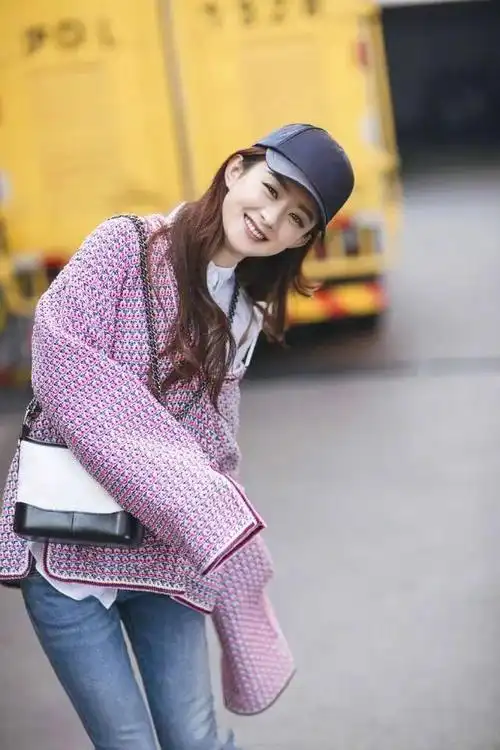 36岁杨幂和35岁赵丽颖同框曝光一个性感妩媚一个甜美可爱