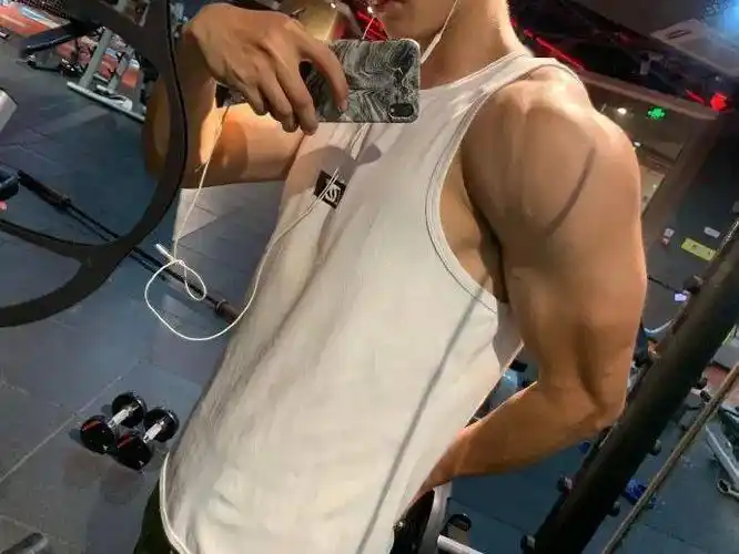 足够的训练量是好身材的基础