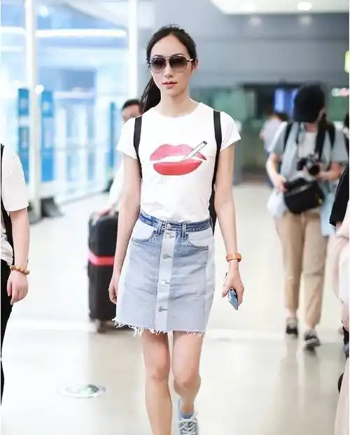 "大嘴唇"的6厘米牛仔裤,韩雪秒变校园女神,网友:开花了_时尚_短裤