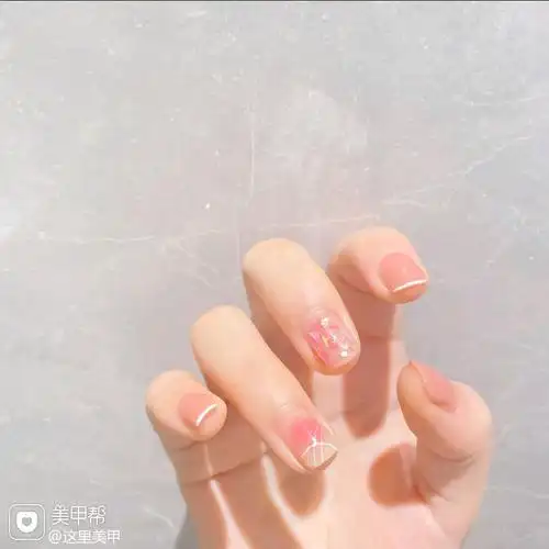 裸色方圆形夏天短指甲腮红美甲图片