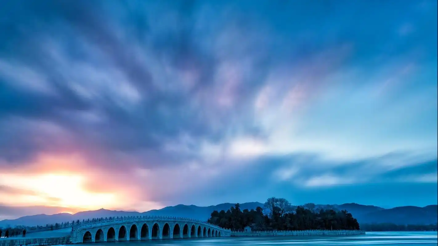 颐和园蓝色光影唯美高清桌面壁纸