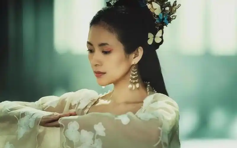 金晨的直角鼻,刘涛的伪少女感,几种怪现象正在演艺圈野蛮生长_腾讯